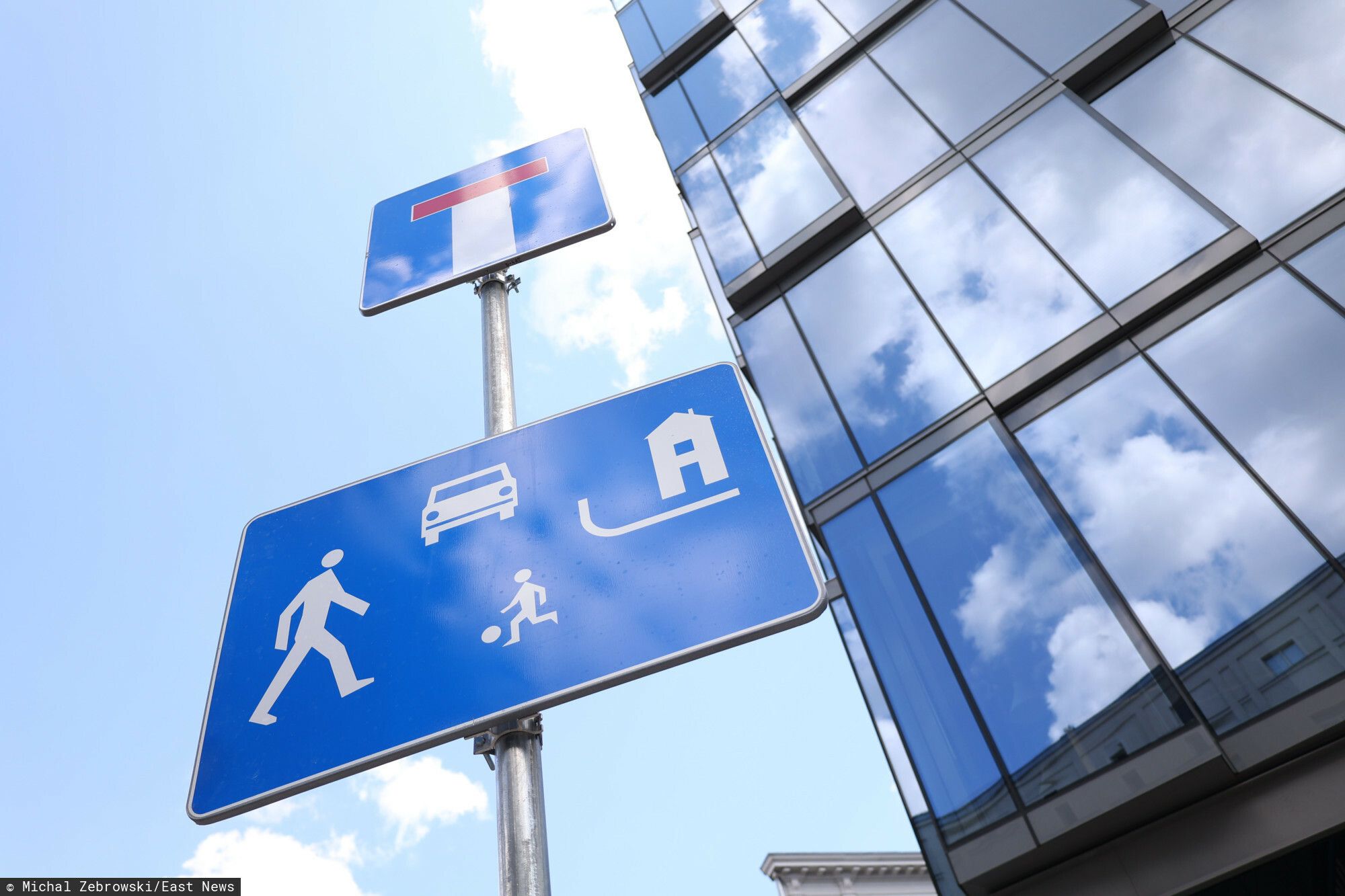 Przeoczysz ten znak i zapłacisz nawet 1500 zł kary. Kierowcy wpadają w tę pułapkę jeden po drugim