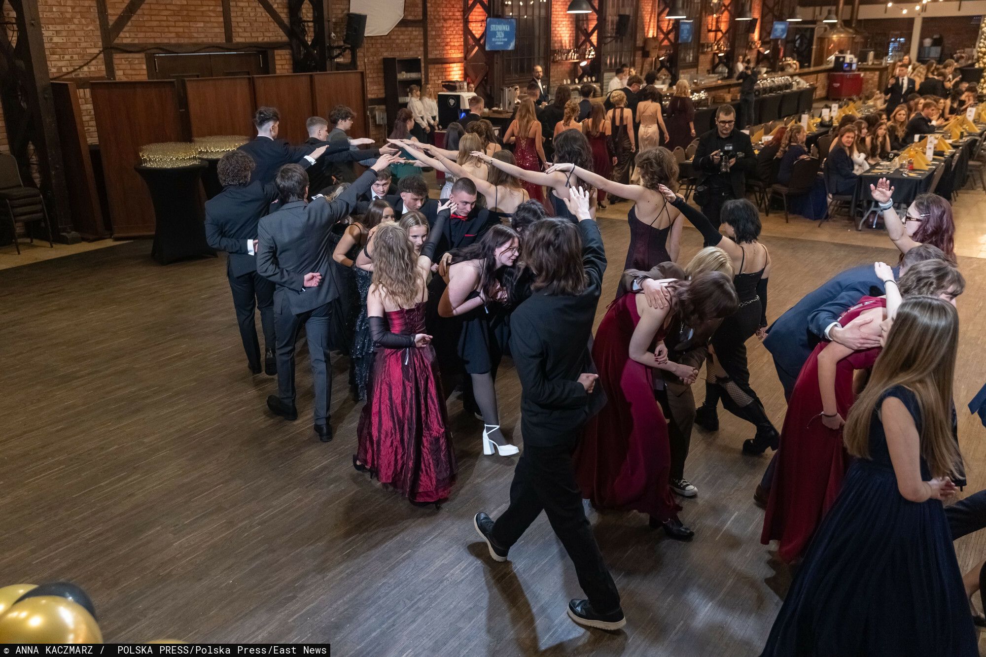 Tyle kosztuje studniówka w 2026 roku. Kwota wprawia w osłupienie