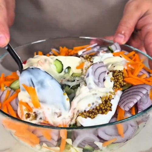 Kilka warzyw i prosty sos. Surówka obiadowa lepsza niż z restauracji