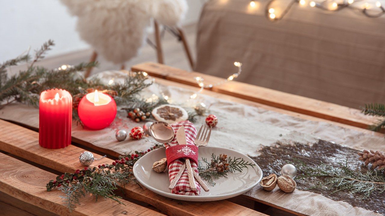 Zastawa stołowa, która odmieni świąteczny stół. Te zestawy z Allegro robią furorę