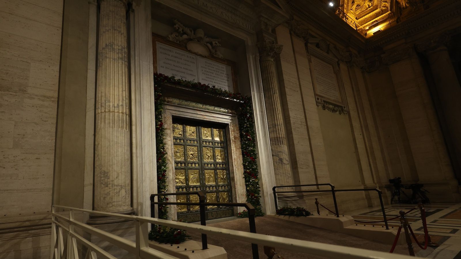 Papież zamknął Drzwi Święte. Teraz trzeba czekać 25 lat