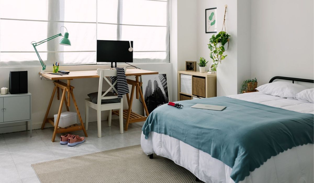 Sypialnia nastolatka – jak niskim kosztem stworzyć nowe wnętrze?