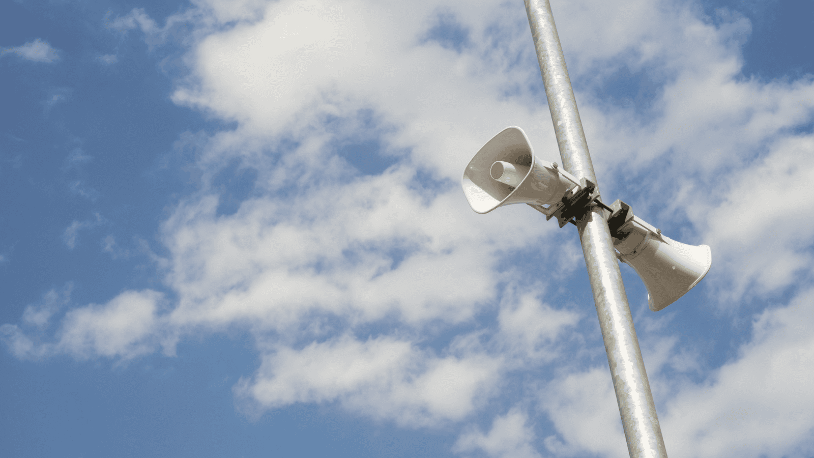 Syreny alarmowe w Warszawie. Jest pilny komunikat, wiemy co się dzieje