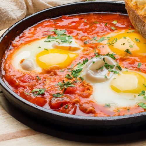 Aromatyczna szakszuka. Śniadaniowy hit podbija polskie stoły