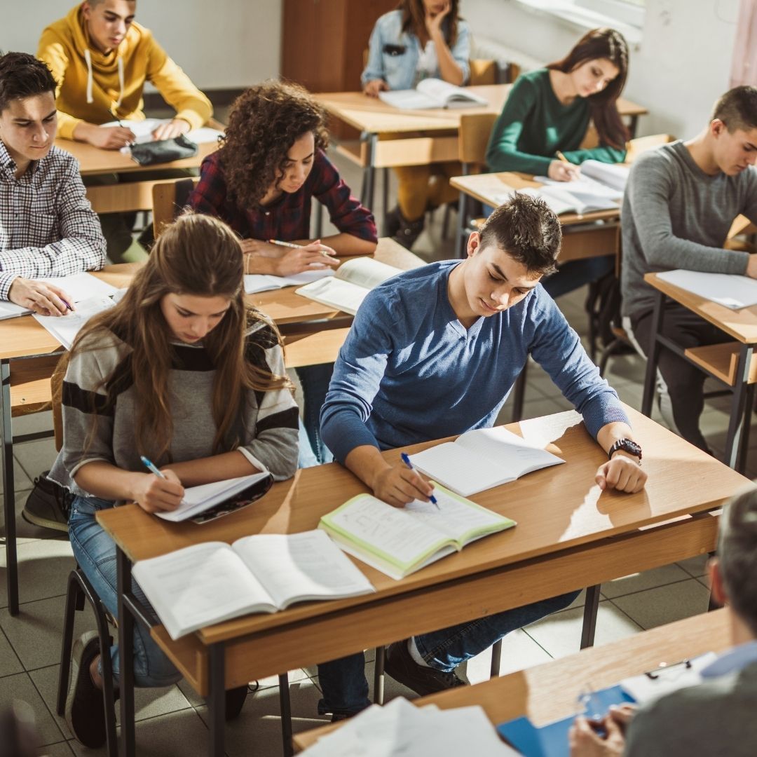 Po tych studiach można zarabiać 14 tys. zł brutto. Jeden kierunek zdominował ranking