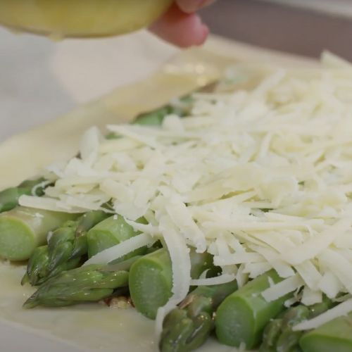 Weź szparagi, ser i ciasto francuskie. Nie ma prostszego przepisu na kolację