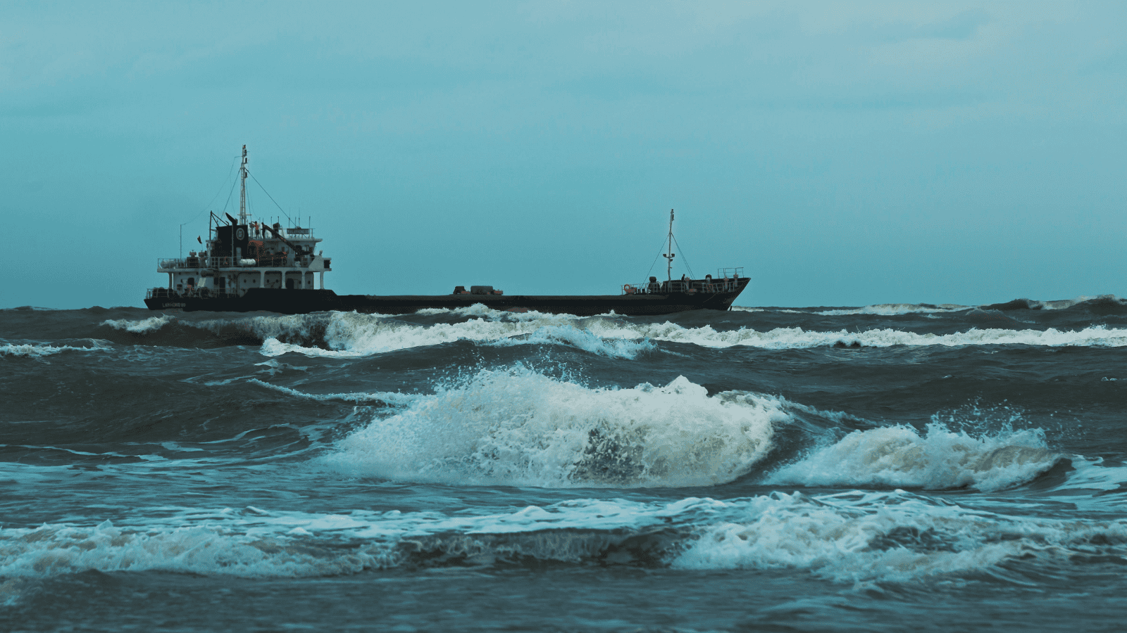 Sztorm paraliżuje Skandynawię i zagraża polskiemu wybrzeżu. Odwołano promy do Polski