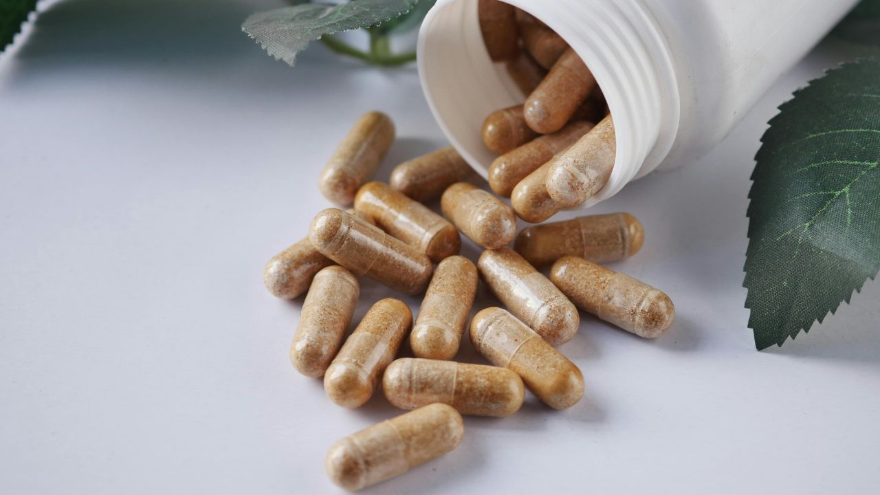 Pilny alarm GIF. Popularny lek znika z aptek, stwarza zagrożenie dla zdrowia