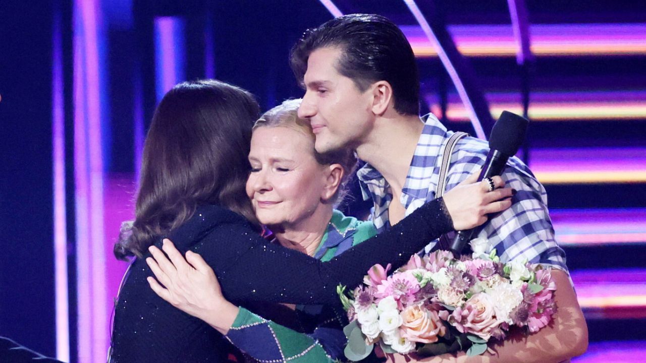 Bursztynowicz po odpadnięciu z "Tańca z Gwiazdami" zaskoczyła wszystkich. Zrobiła to za kulisami