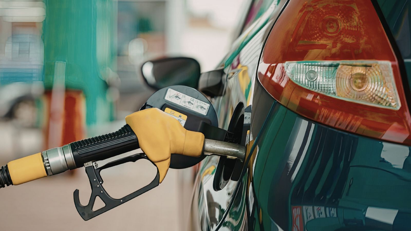 Tak drogo jeszcze nie było. Ceny ropy wystrzeliły, kierowcy łapią się za kieszenie