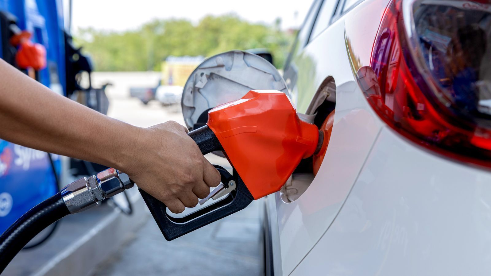 Tyle dziś trzeba zapłacić za litr paliwa. Polacy zdziwią się na stacjach