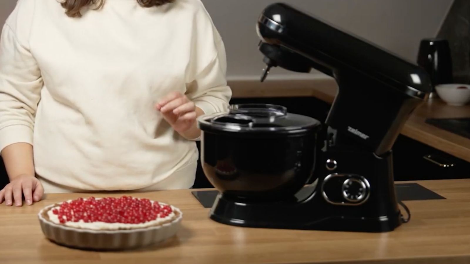 Oto najlepszy przepis na tartę. Poznaj sposób i dowiedz się, jak w jej przygotowaniu pomógł nam robot planetarny Zelmer ZKR1355