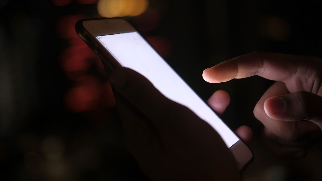 Podszywają się pod NFZ i wyłudzają dane. Fałszywa wiadomość obiega sieć