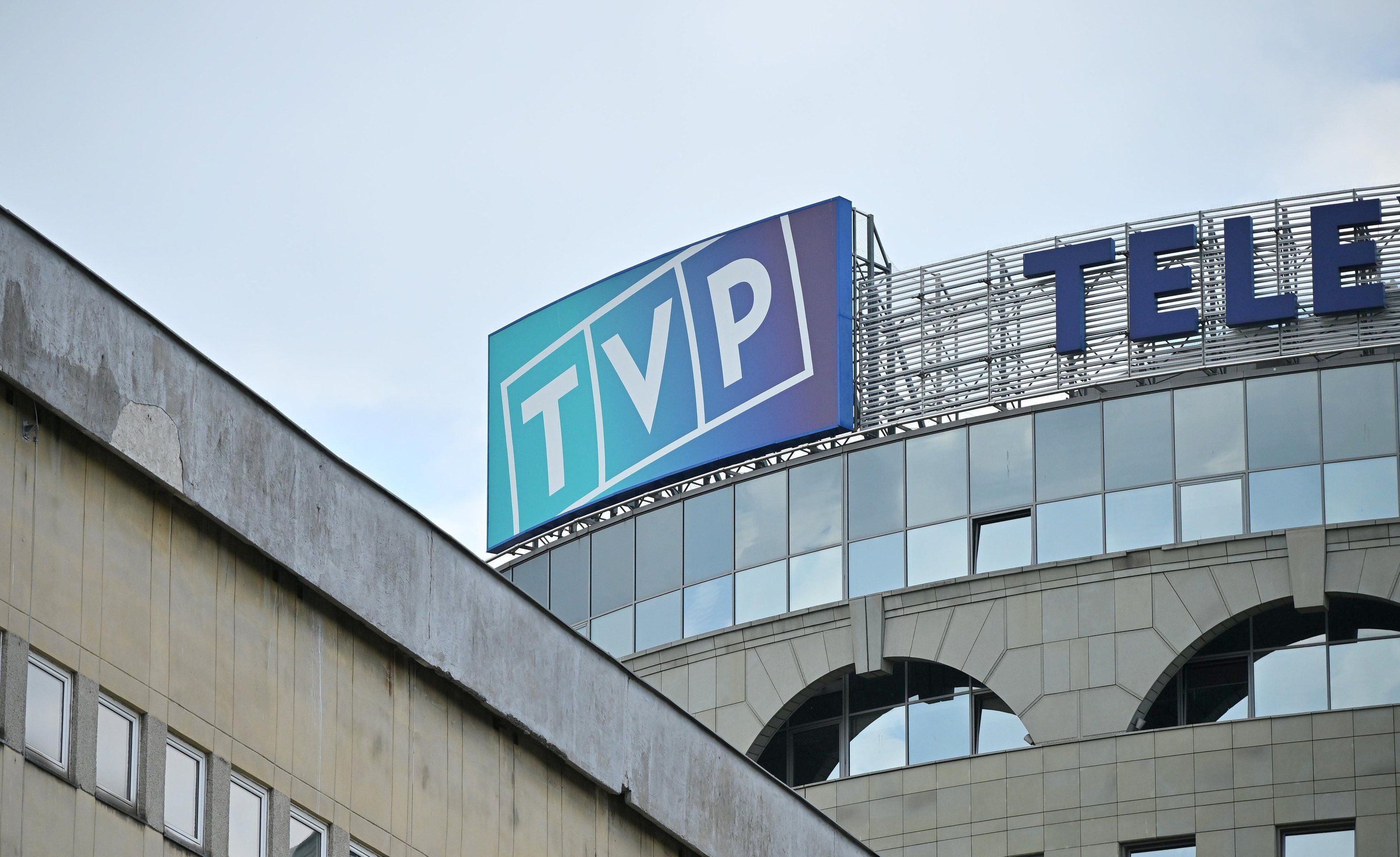 Spięcie na antenie TVP Info. Poseł Konfederacji zaproponował zakład po jednym z pytań
