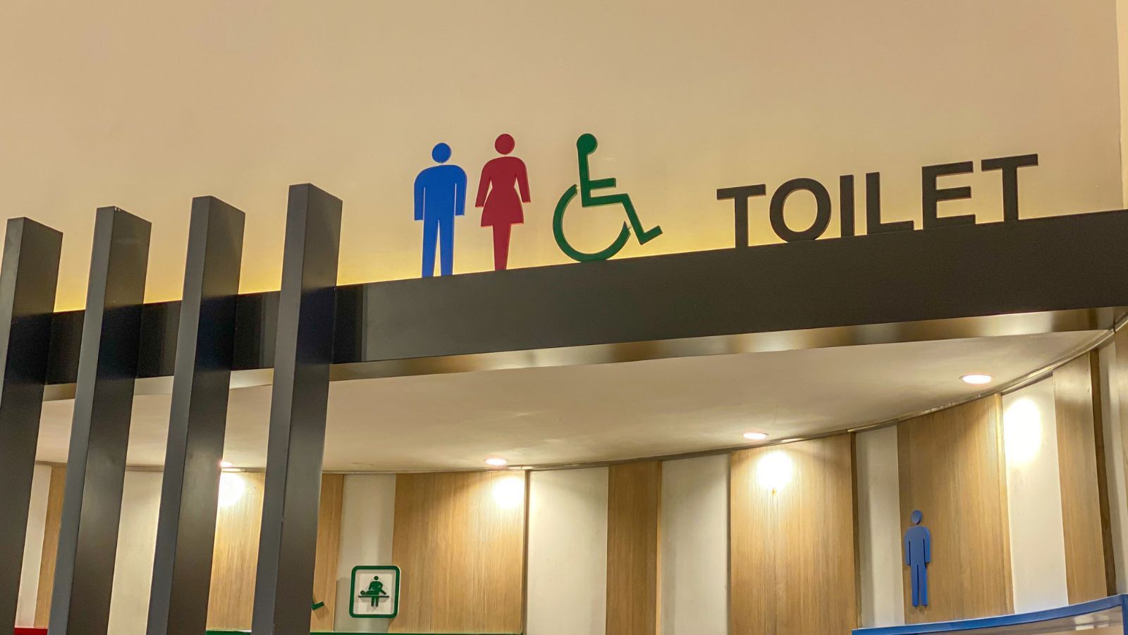 Kiedy sklep powinien udostępnić toaletę klientom? Ministerstwo reaguje na skargi