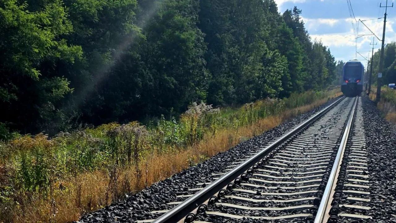 Tragedia na torach. Nie żyje 32-latek, ruch pociągów wstrzymany