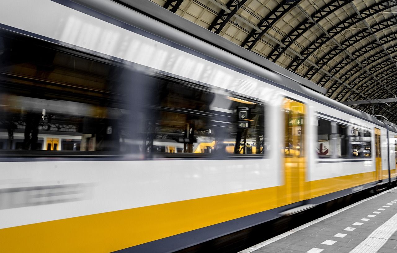 train-3714601_1280.jpg