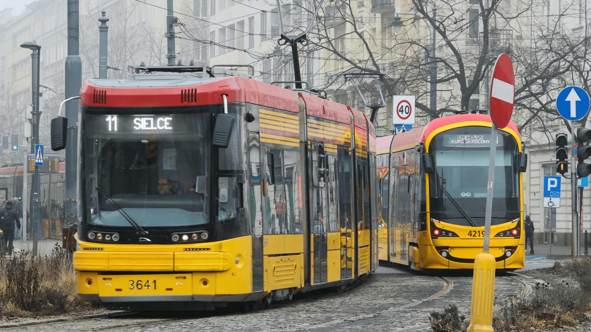 Te osoby mogą jeździć za darmo komunikacją miejską. Nie tylko seniorzy