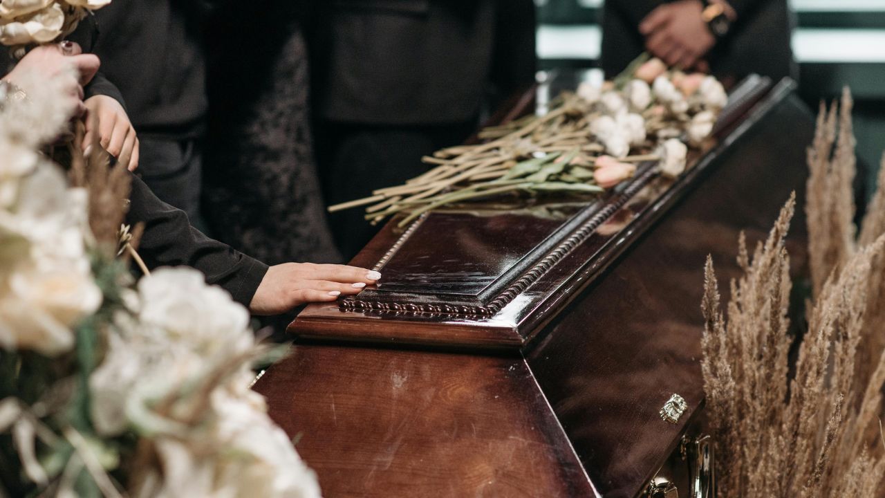 trumna na pogrzebie