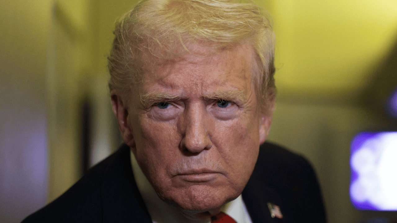 "Potykał się i mamrotał". Szokujące nagranie z Trumpem w sieci