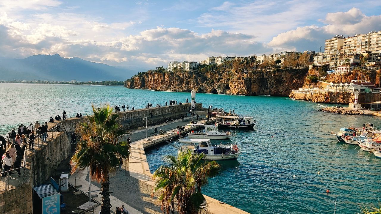 Urlopy zagraniczne w grudniu. Ceny idą w górę, tam jest najdrożej