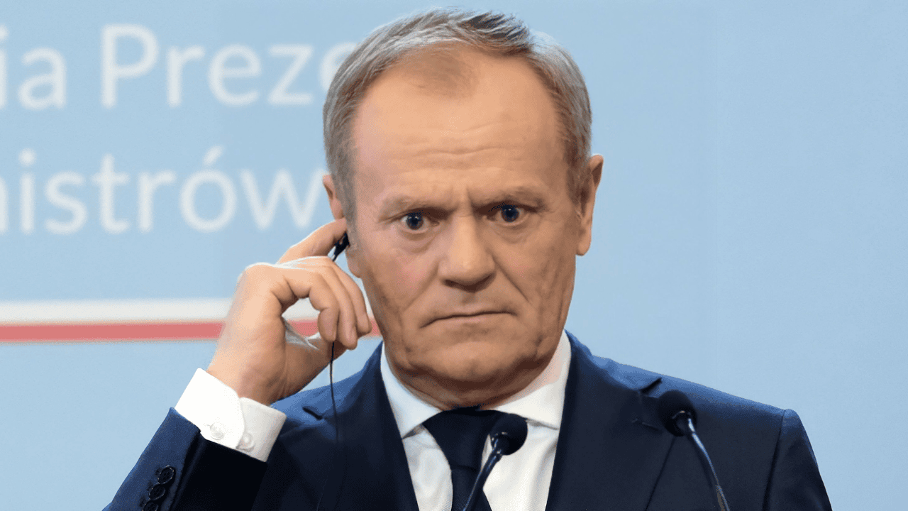 "Sceny" po kradzieży samochodu premiera. Dziennikarz pokazał, co się dzieje pod Domem Tuska