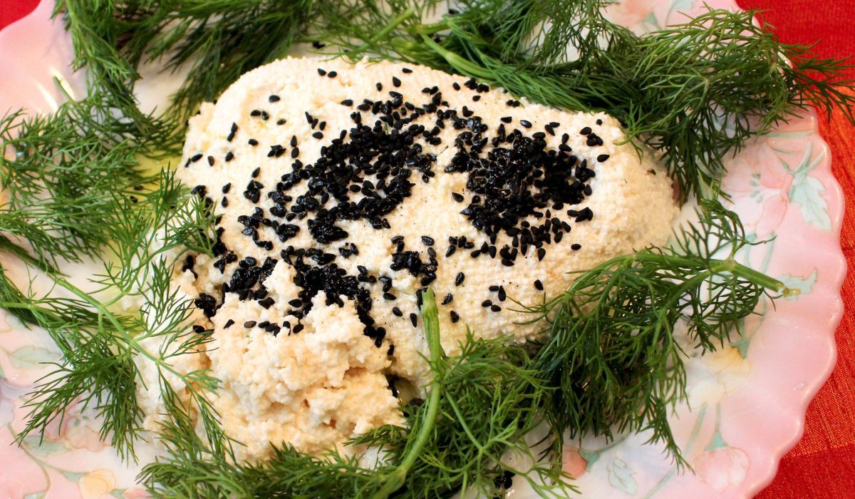 Twarożek z czarnuszką. Takie śniadanie wzmacnia serce