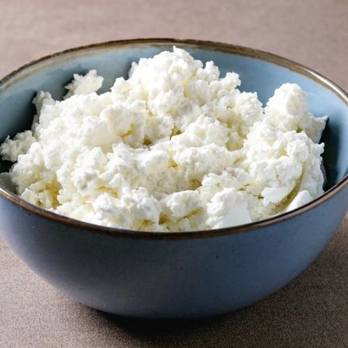 To najgorszy ser na sernik. Ciasto wychodzi zbite i zawsze opadnie