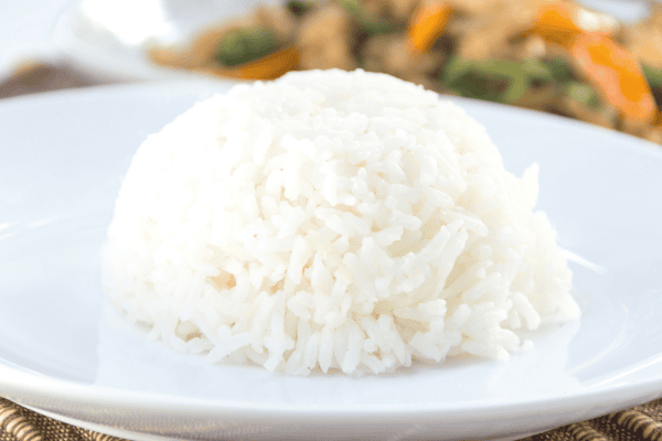 ugotowany ryż na talerzu.png