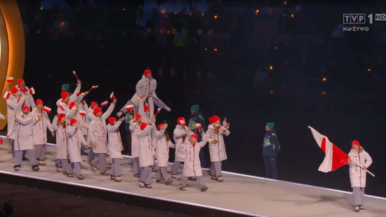 Polacy wyruszyli w uroczystym przemarszu podczas otwarcia ZIO. Jeden szczegół przykuwał uwagę