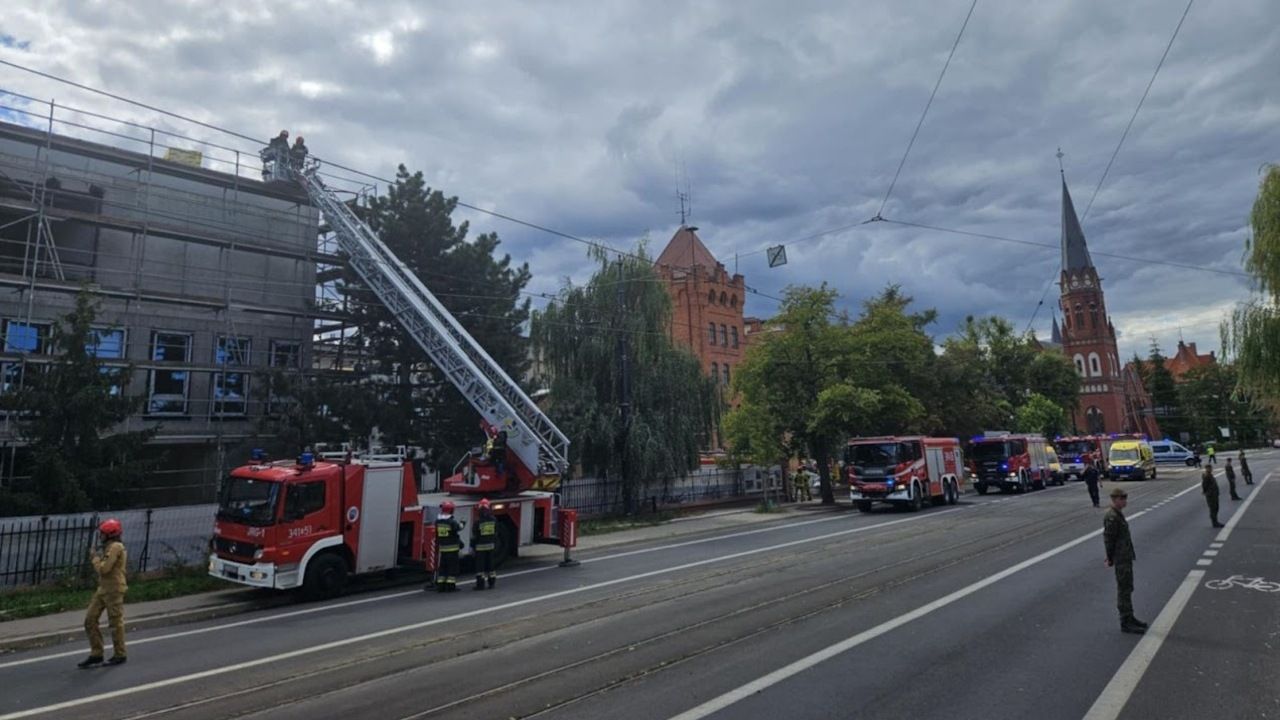 Ogromny pożar w polskim mieście, płonie budynek straży pożarnej. W akcji 12 zastępów straży