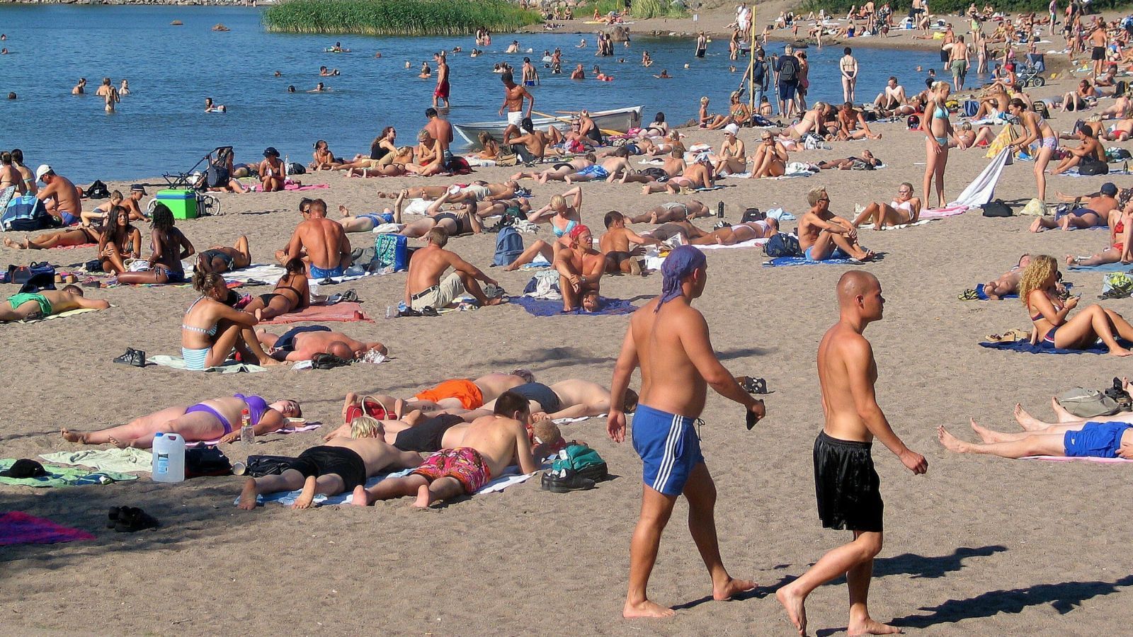 Dodatkowe 2943 zł do pensji przed wakacjami. Jeden warunek decyduje o wypłacie "urlopowego”