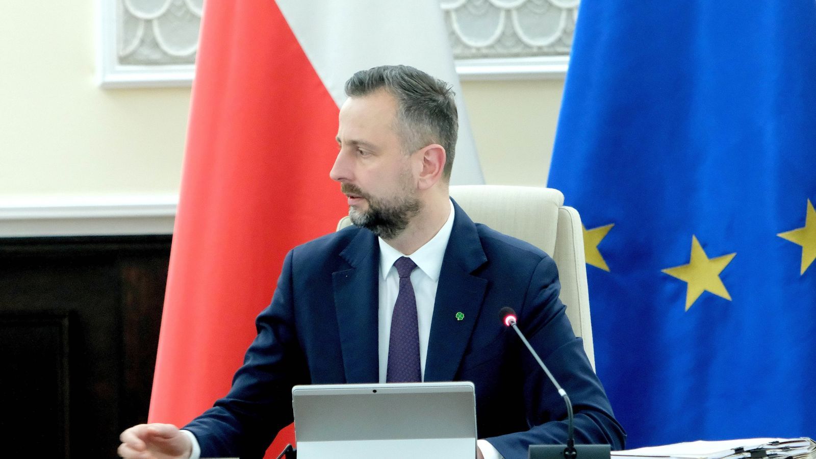 Kulisy sporu o Grenlandię. Oficjalne zaprzeczenia i nieoficjalne plany rządu