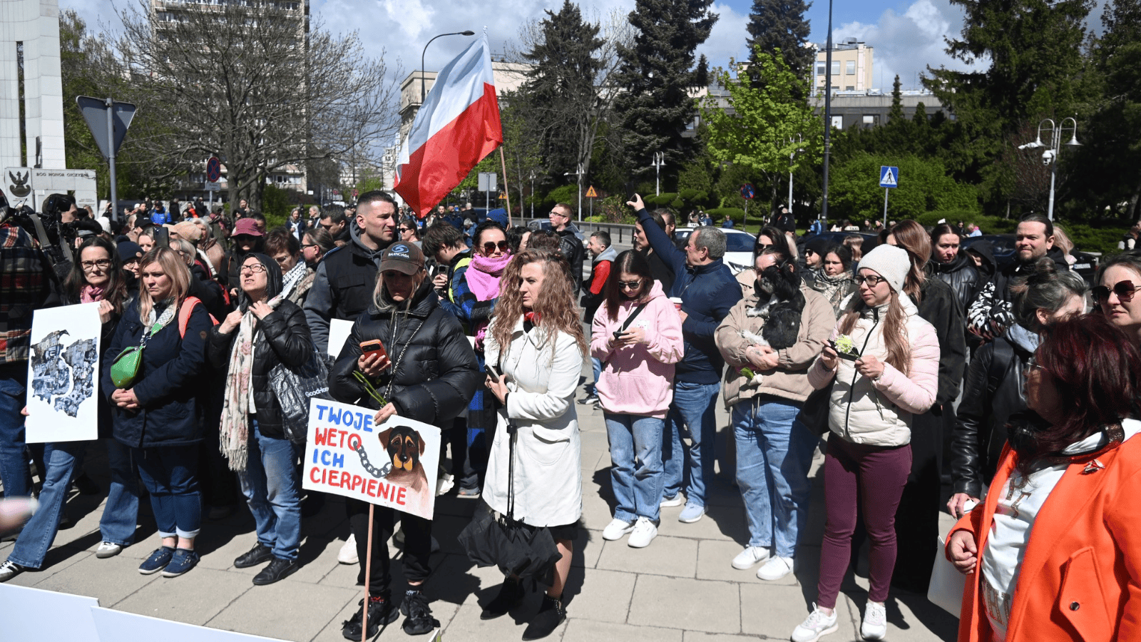 Protest pod Pałacem Prezydenckim. "Precz z łańcuchami"