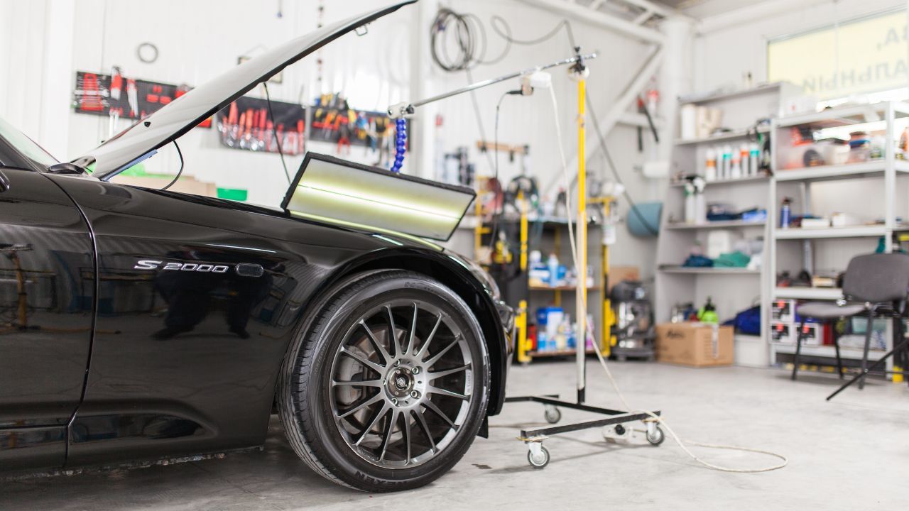 Pilna akcja naprawcza popularnych samochodów. Ryzyko pożaru, kierowcy wzywani do serwisów