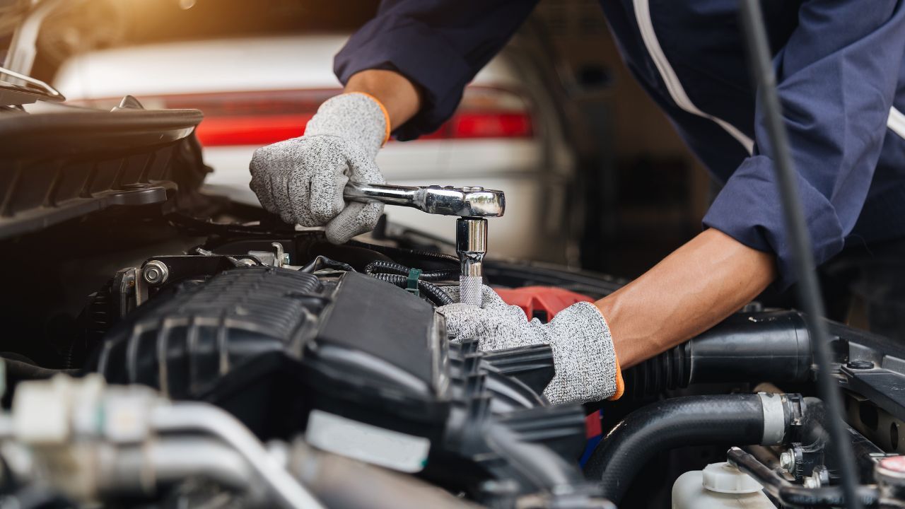 Pamiętaj o tym podczas wizyty u mechanika. Wielu kierowców wpada w te pułapki