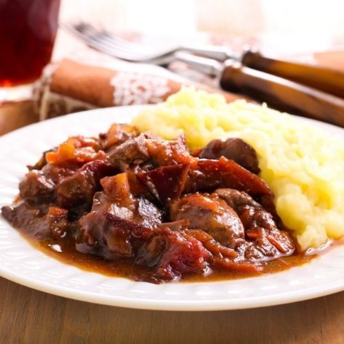 Wątróbka pieczona ze śliwką. Kultowe danie w jesiennym wydaniu