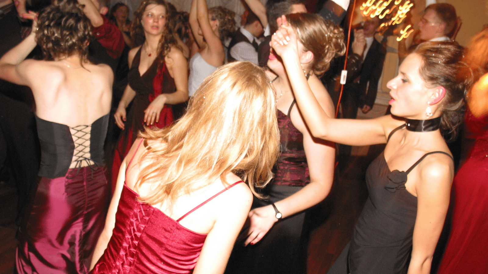 Awantura w hotelu. Weselnicy pobili się z gośćmi 18-stki