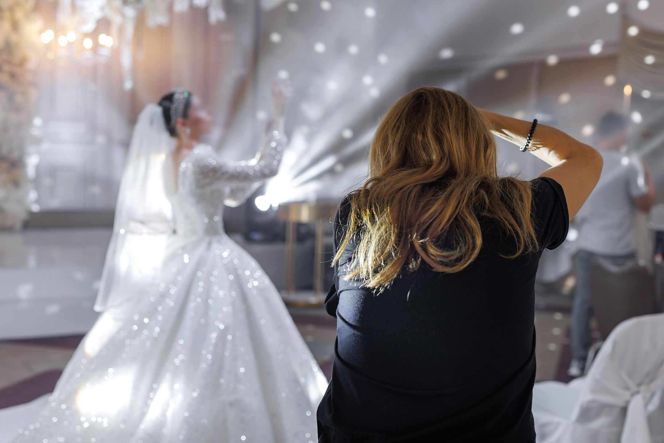 Talerzyk weselny w 2026 r. znowu w górę. Młodzi tną listy gości