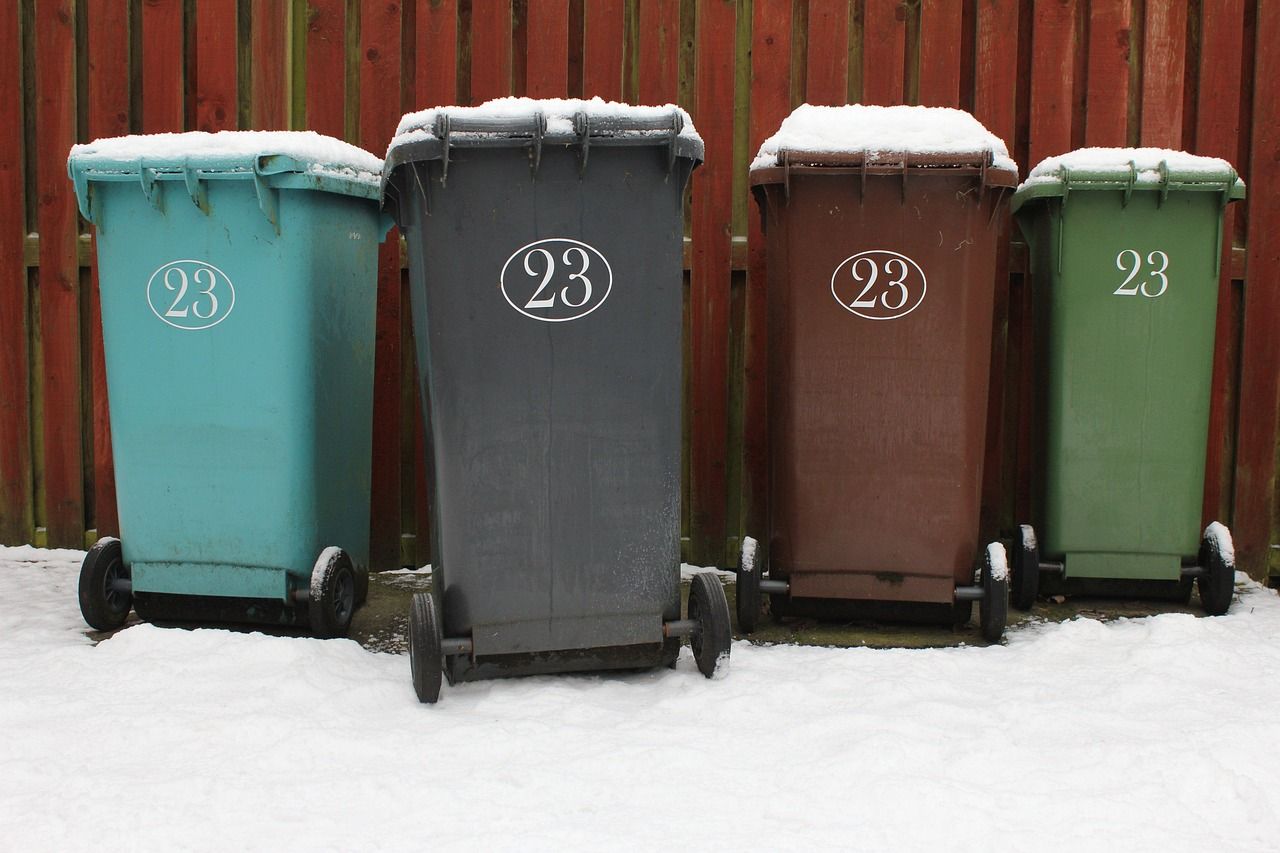 wheelie-bin-3096643_1280.jpg