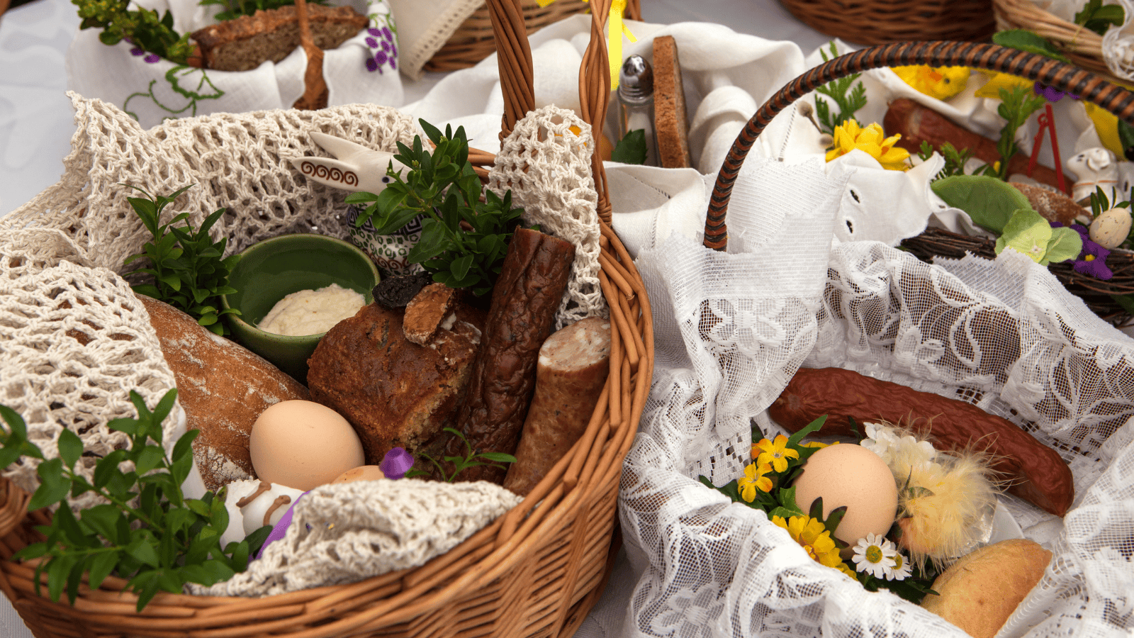 Ksiądz apeluje ws. święconki. Tych rzeczy lepiej nie wkładać do koszyczka
