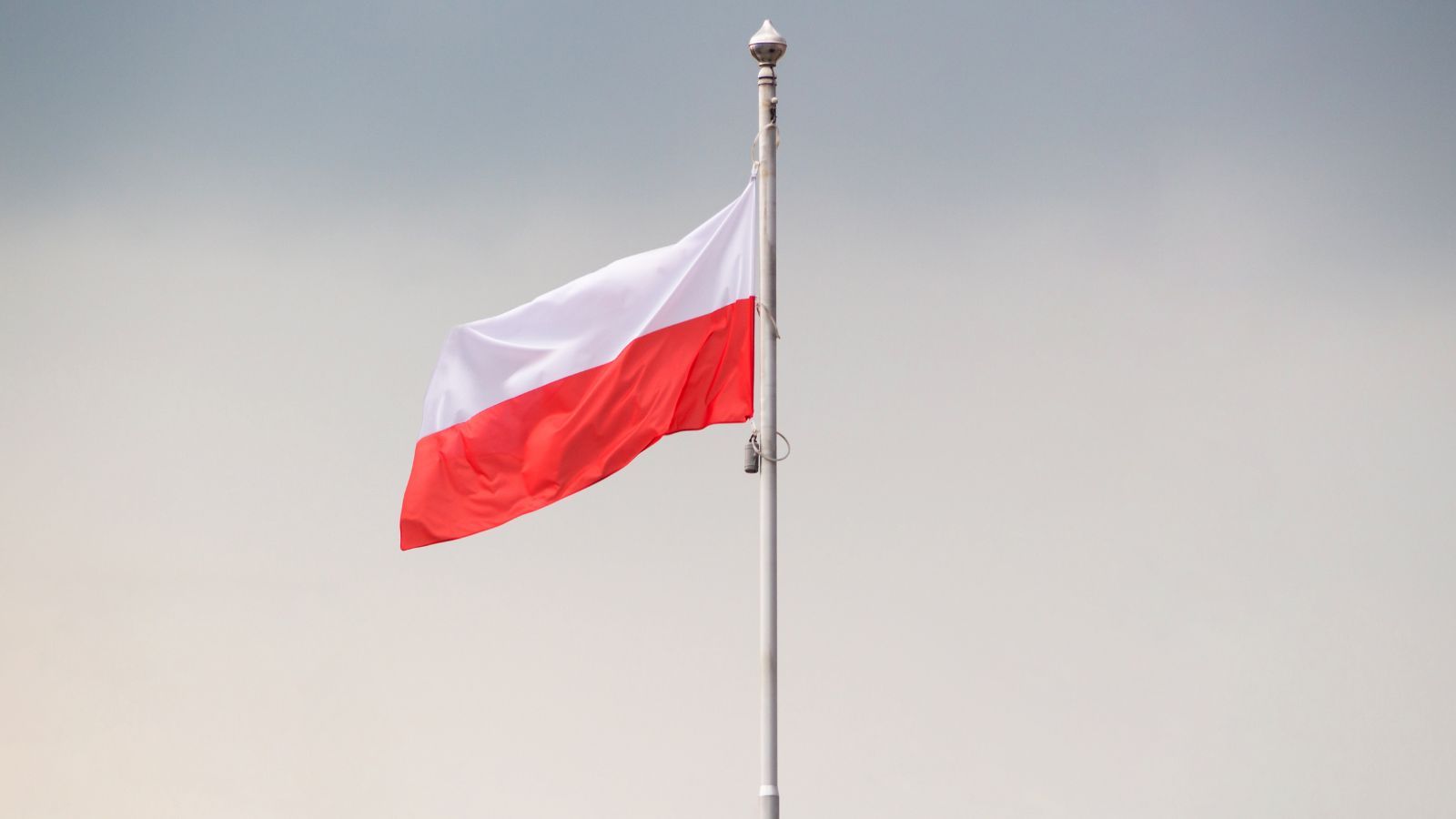 Wywieszasz flagę 2 maja? Nawet nie wiesz, że za takie zachowanie można dostać 5 tys. zł mandatu