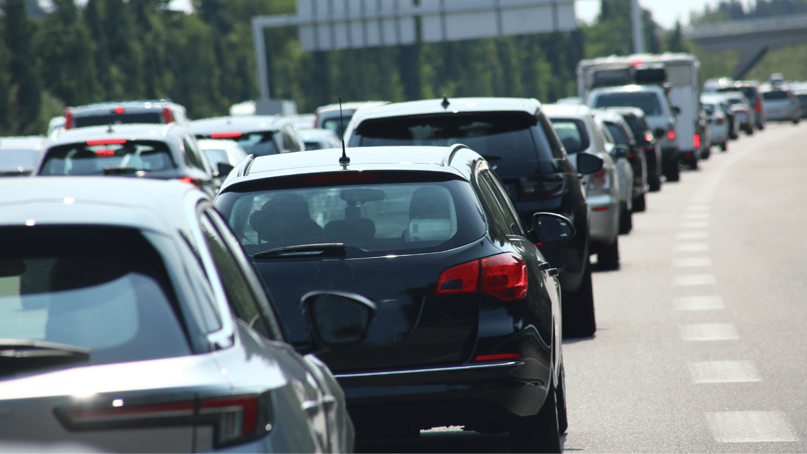 Utrudnienia na trasach nadmorskich. Służby drogowe apelują do kierowców