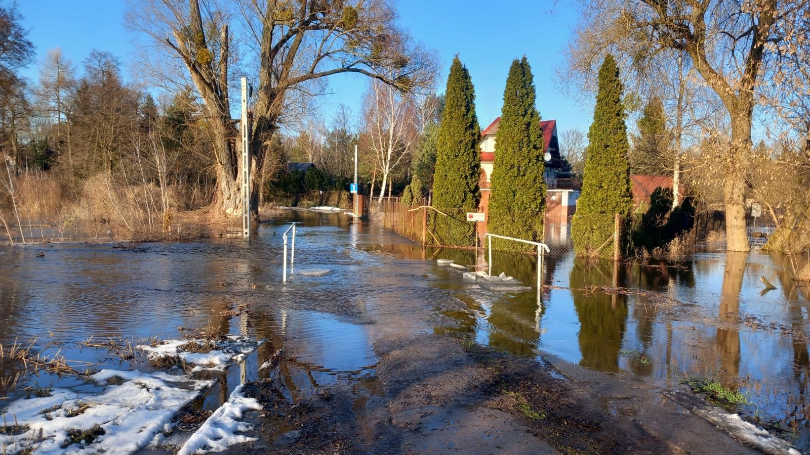 Rzeka przekroczyła poziom alarmowy. Jest komunikat służb do mieszkańców