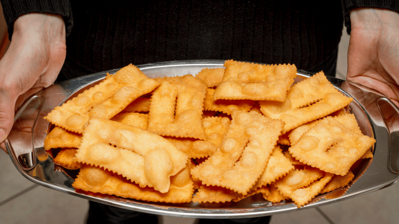 Włosi oszaleli na punkcie tych "faworków". Są lekkie i chrupiące