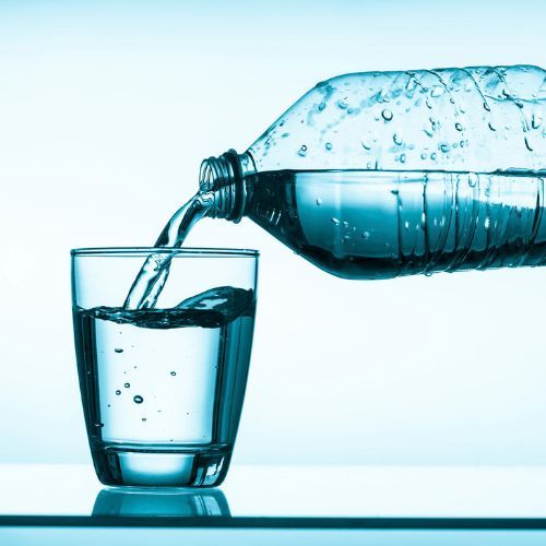 Wycofują 300 000 butelek, każdy mógł to pić. Ogłoszono alarm sanitarny [PILNE]