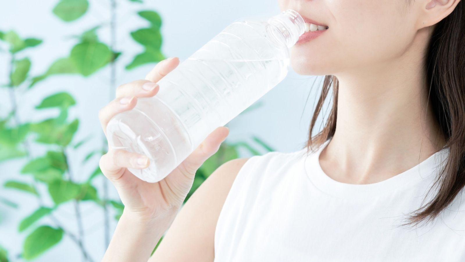 Jest szkodliwa jak trutka. Polacy piją tę wodę litrami