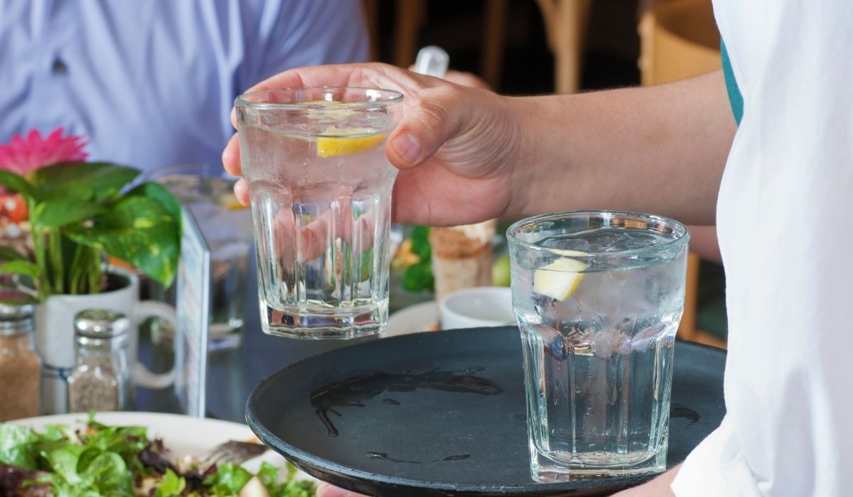 Awantura o darmową wodę w restauracjach. Pomysł budzi emocje