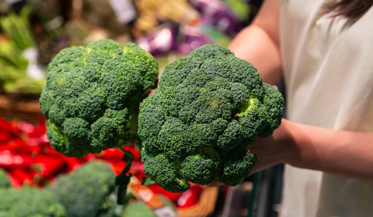 woman-holds-broccoli-store-market-close-up.jpg