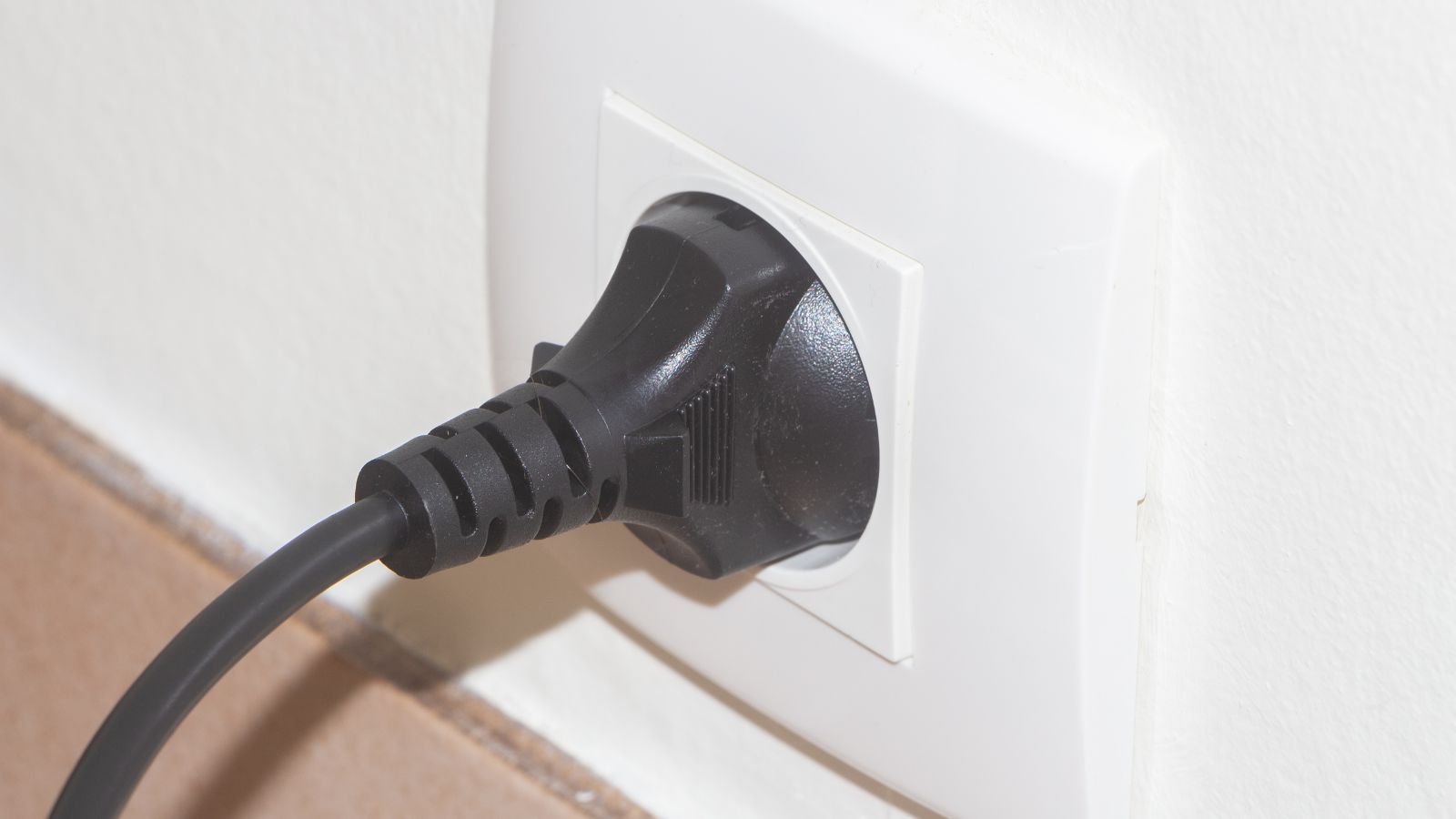 To największy "pożeracz" energii w twoim domu. Polacy prawie nigdy nie odłączają go do prądu